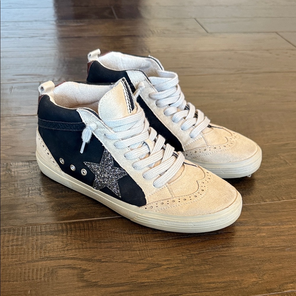 ShuShop Black and Cream Star Sneakers